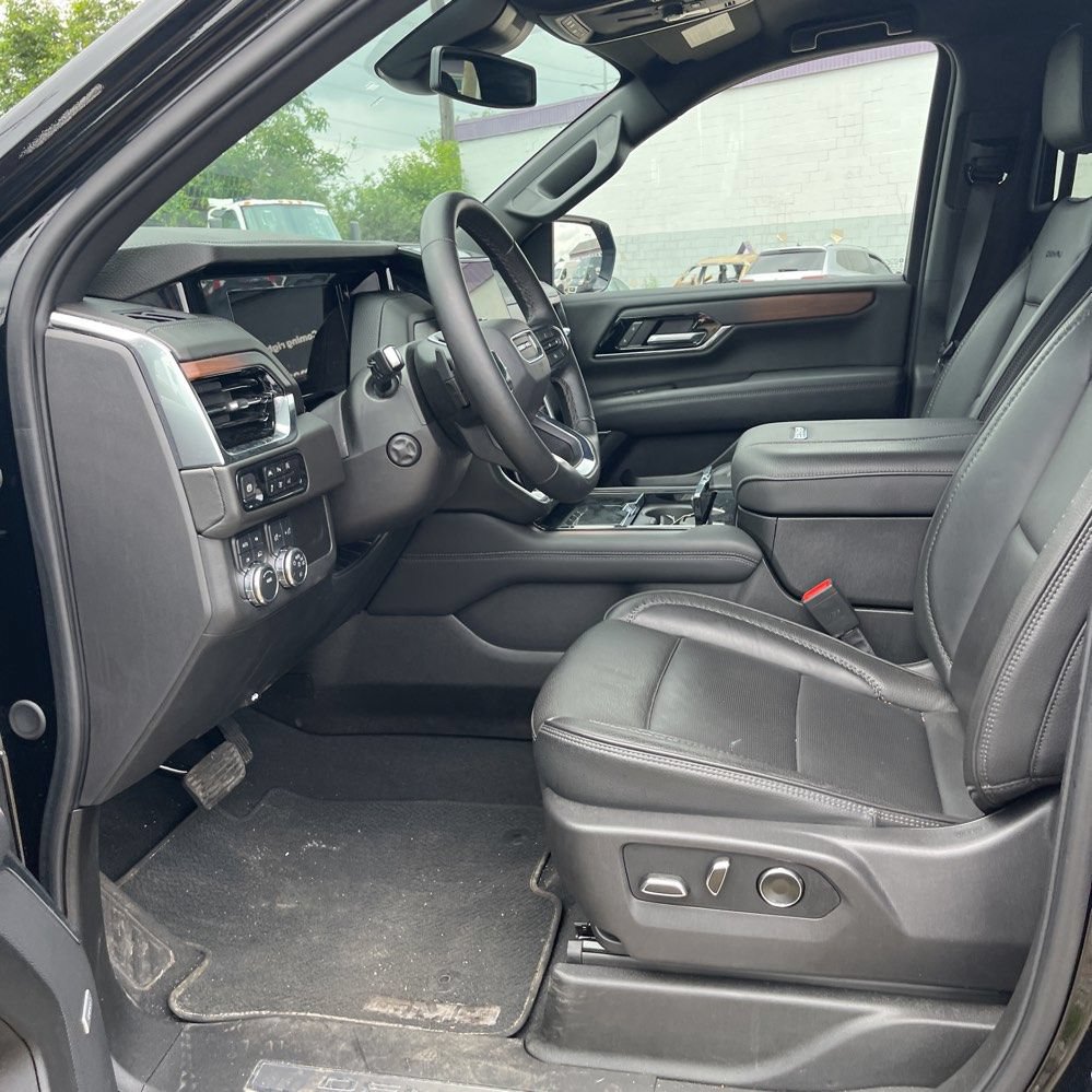 Used 2025 GMC Yukon XL Denali AWD/4WD image 7