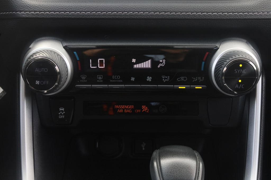 Used 2022 Toyota RAV4 LE AWD/4WD image 7