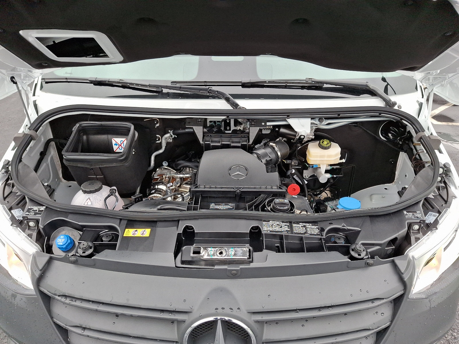 Used 2025 Mercedes-Benz Sprinter 2500 image 27