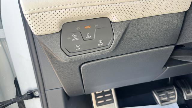 Used 2024 Volkswagen Atlas Cross Sport SEL Premium R-Line image 11