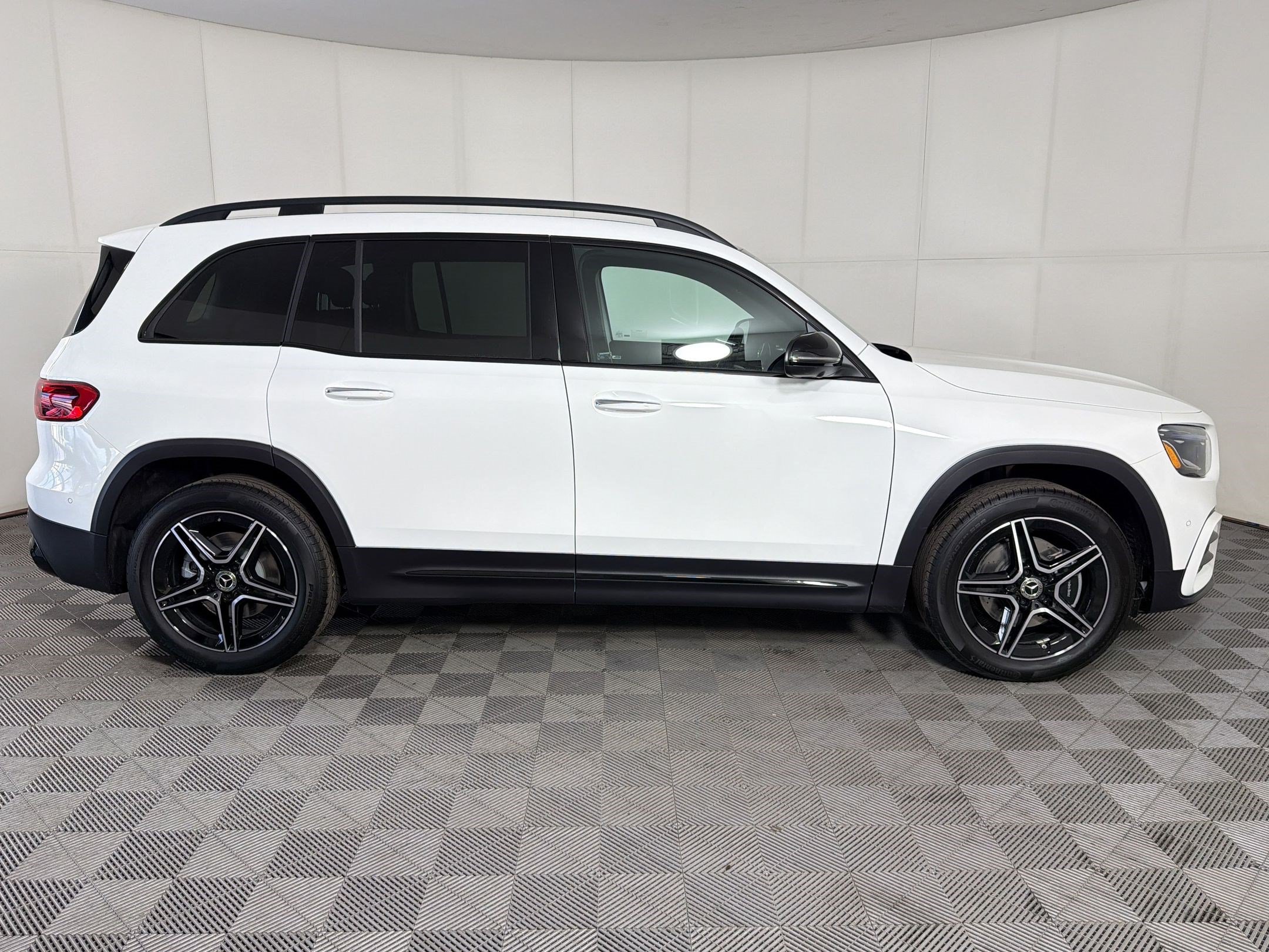 Used 2026 Mercedes-Benz GLB 250 4MATIC image 8
