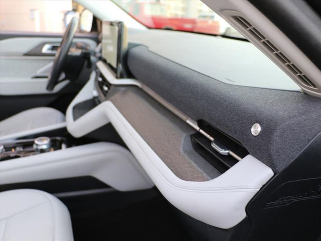 Used 2025 Ford Explorer Platinum w/ LUX Leather Package image 10