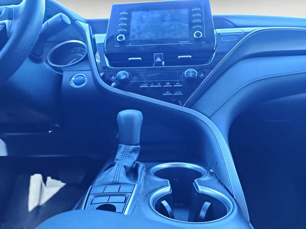 Used 2022 Toyota Camry LE image 11