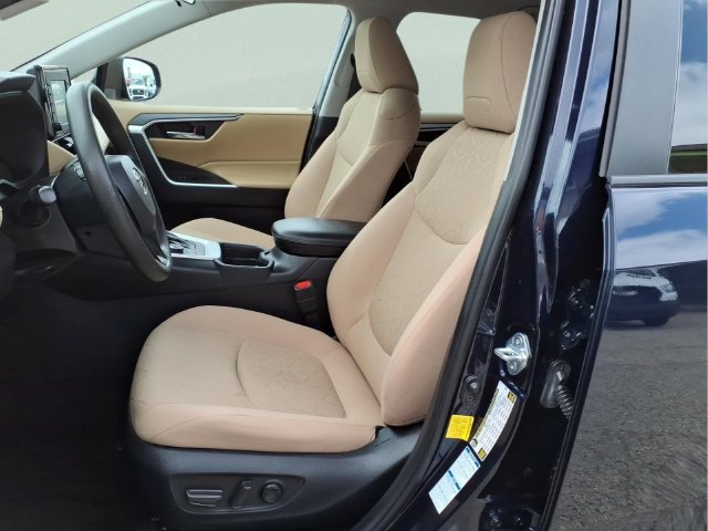 Used 2021 Toyota RAV4 XLE AWD/4WD image 12
