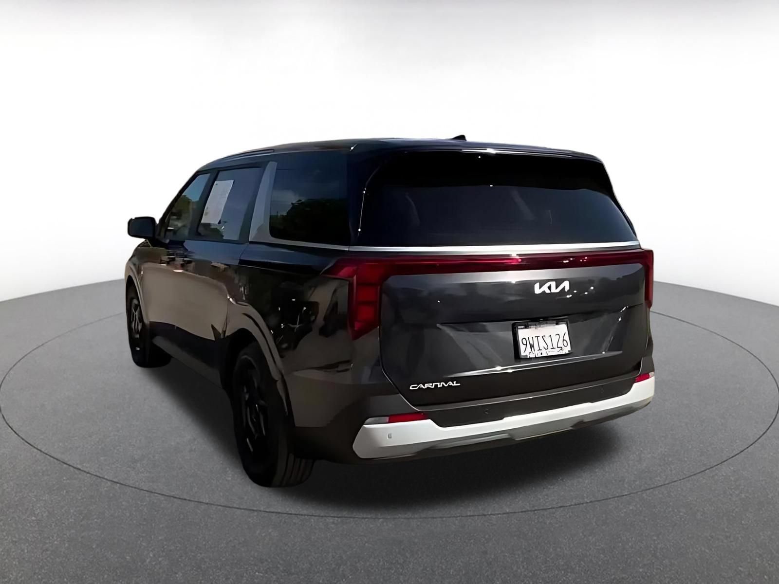 Used 2026 Kia Carnival FWD image 11