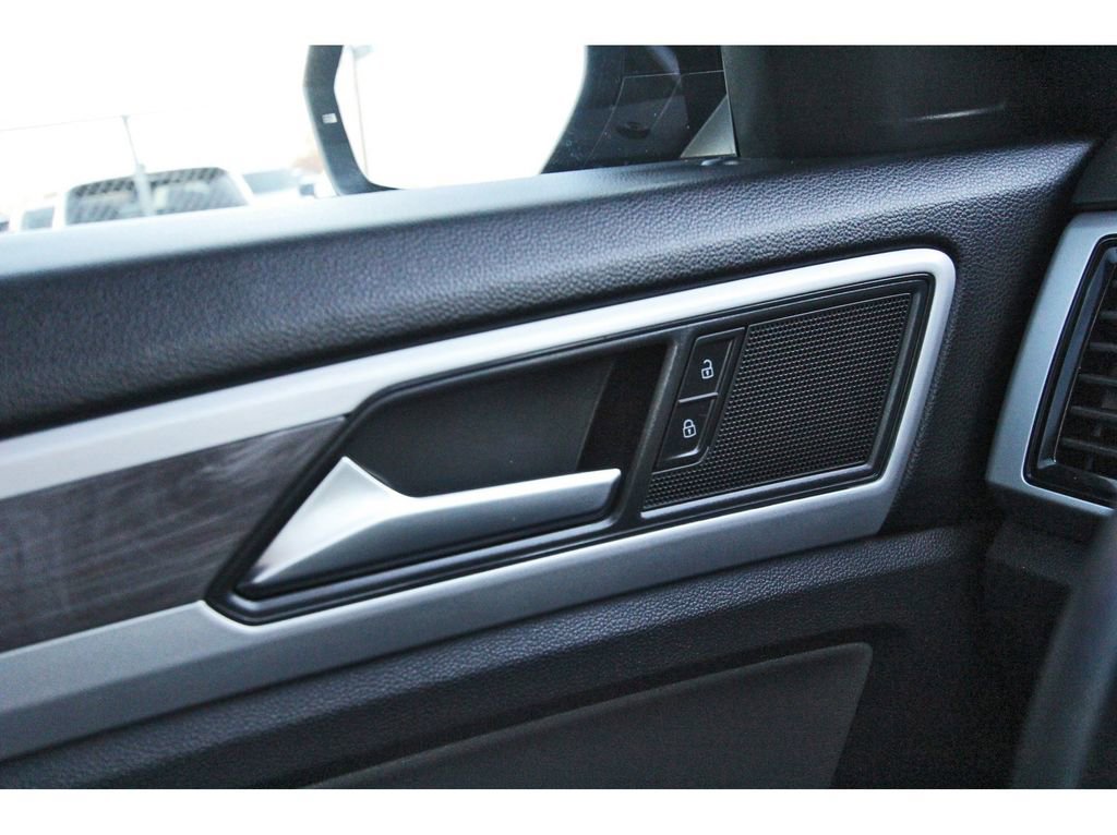 Used 2022 Volkswagen Atlas Cross Sport SE image 20