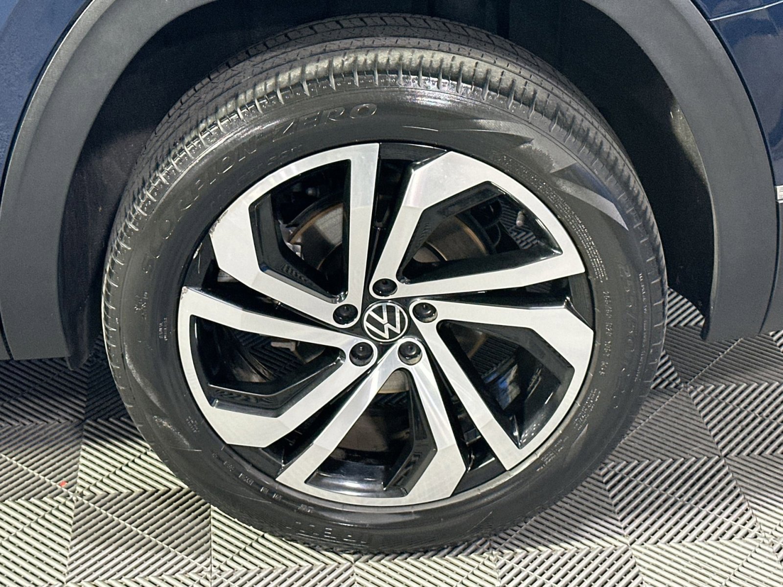 Used 2021 Volkswagen Atlas SEL Premium image 12