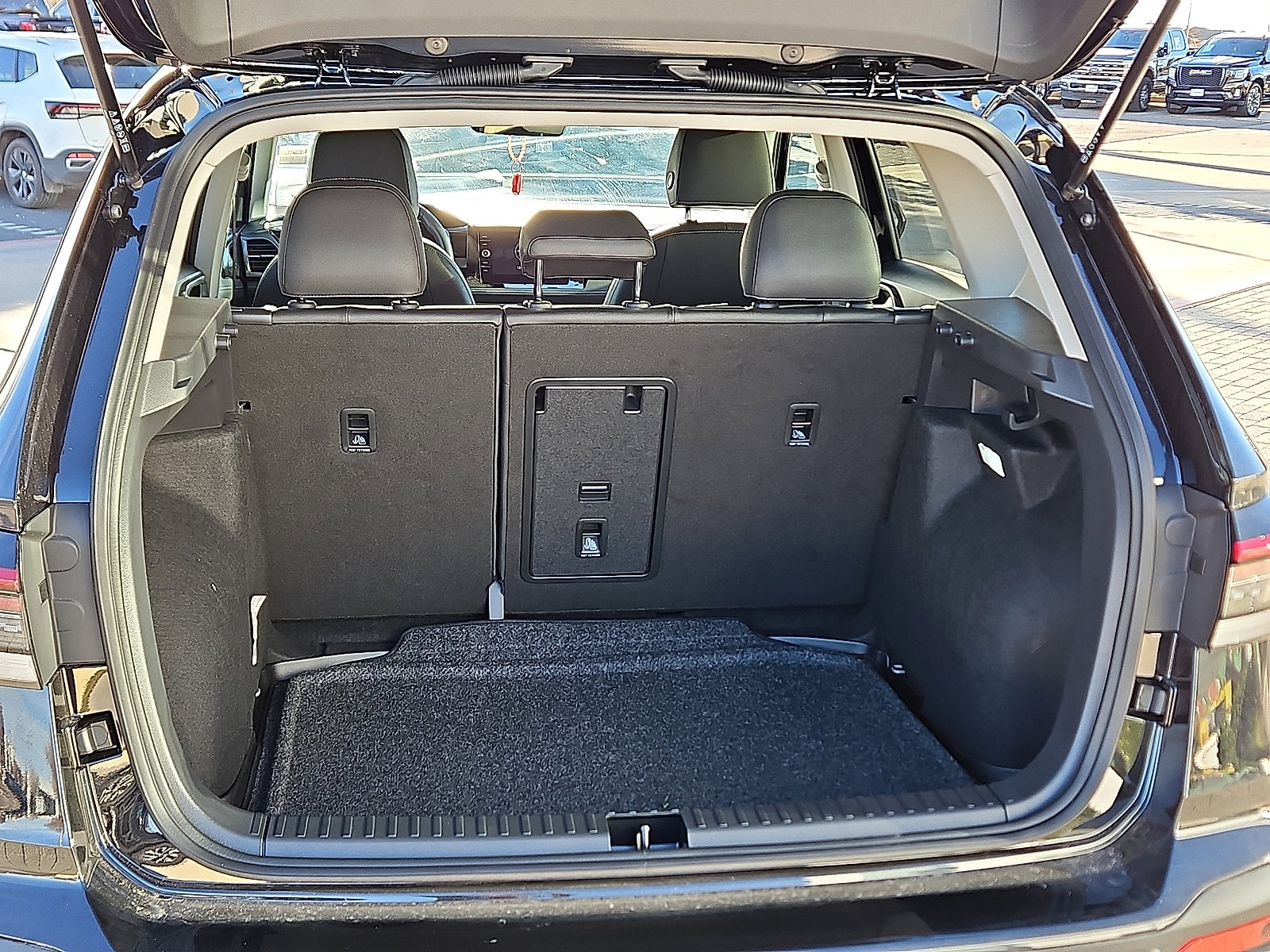 New 2026 Volkswagen Taos SE image 5