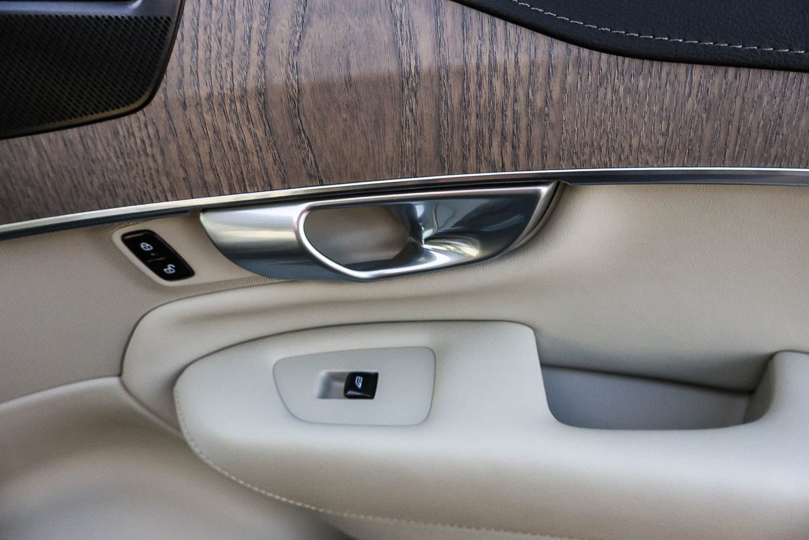 Used 2024 Volvo XC90 T8 Ultimate w/ Protection Package Premier image 20