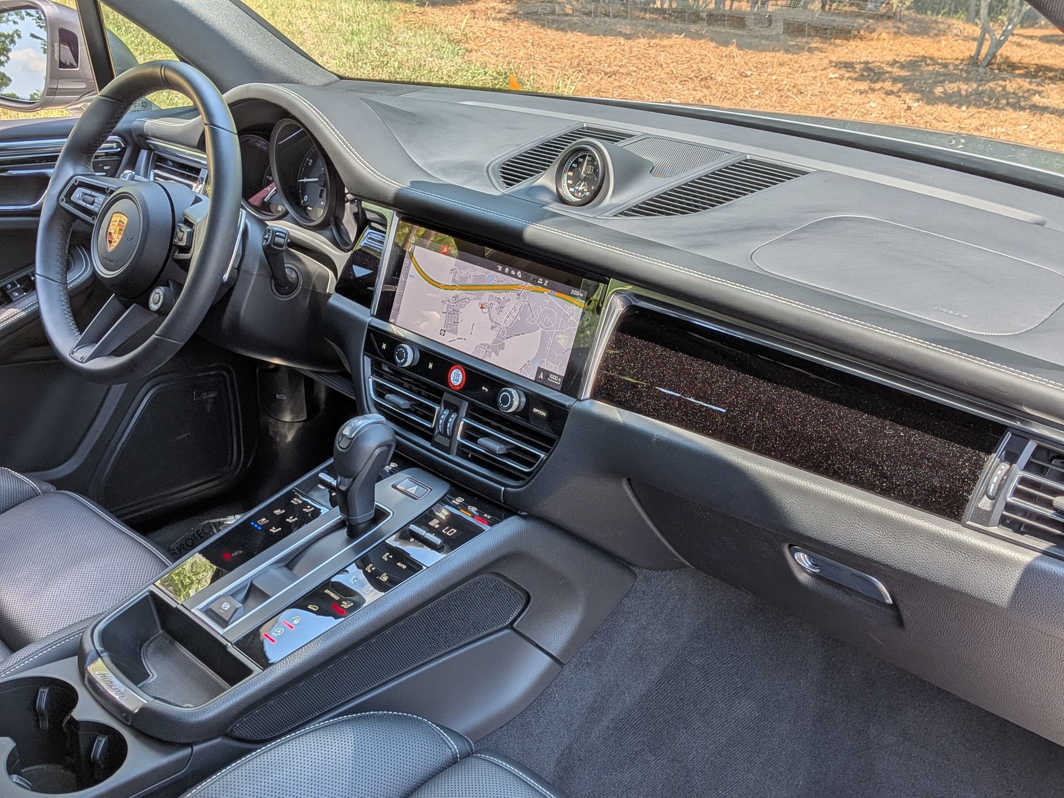 Certified 2025 Porsche Macan Turbo AWD/4WD image 27