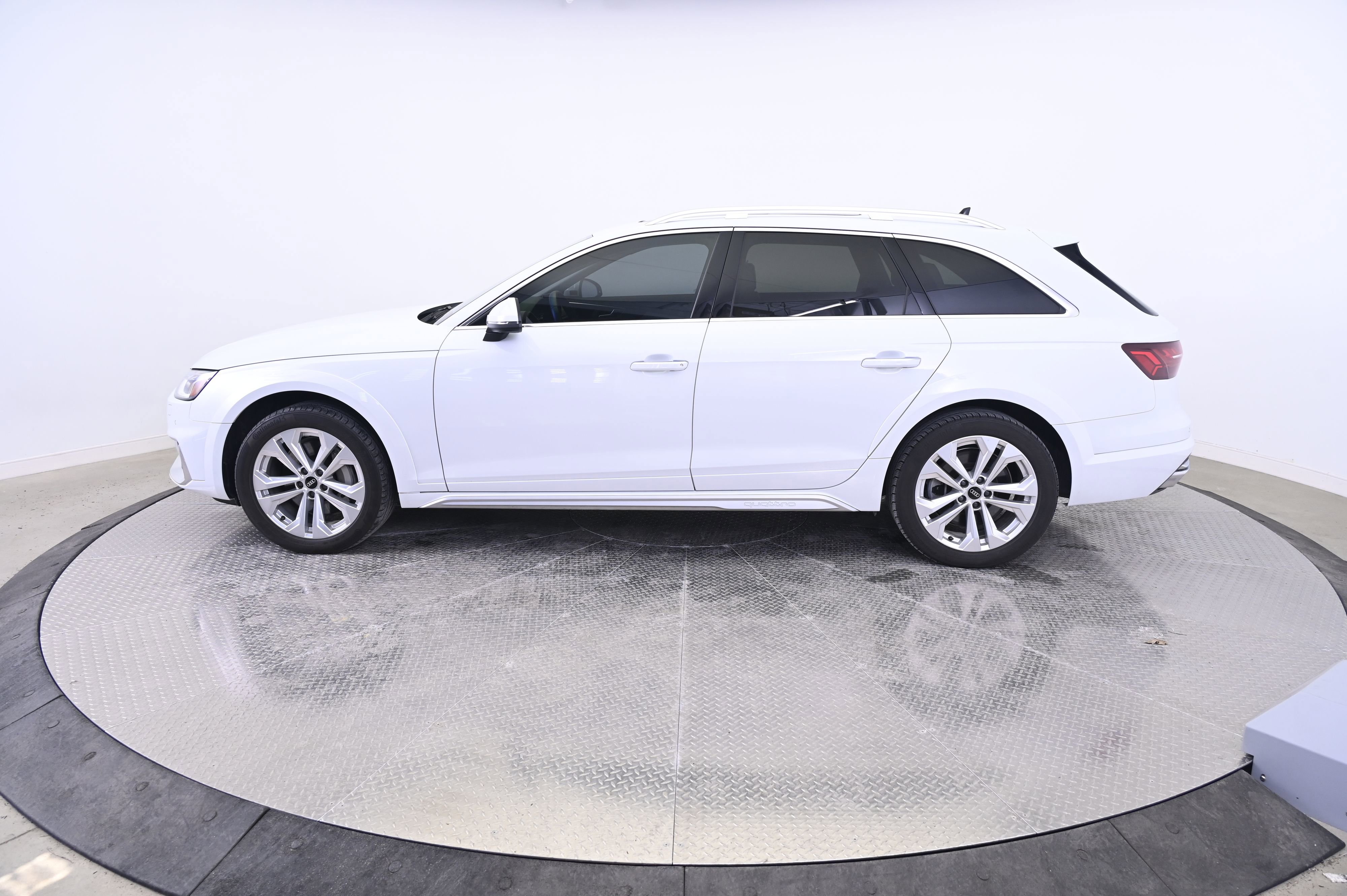 Used 2022 Audi A4 2.0T allroad Premium Plus w/ Premium Plus Package image 2
