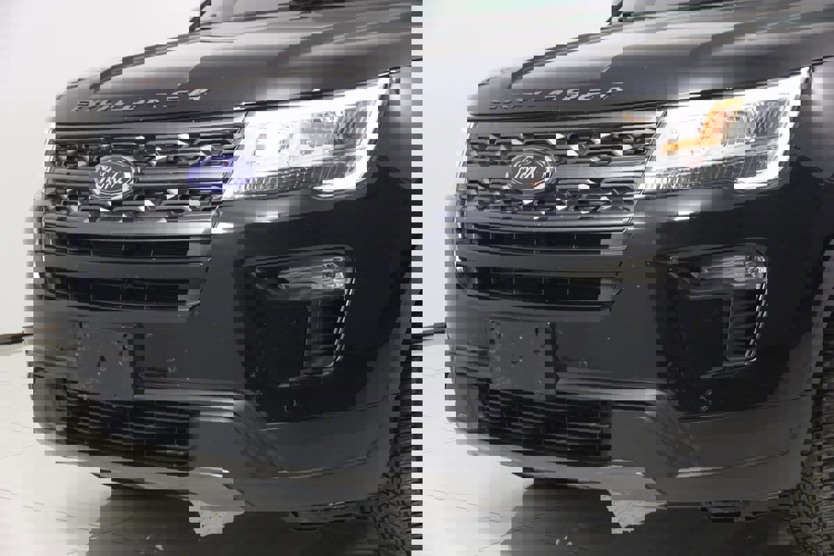 Used 2018 Ford Explorer XLT w/ Equipment Group 202A image 53