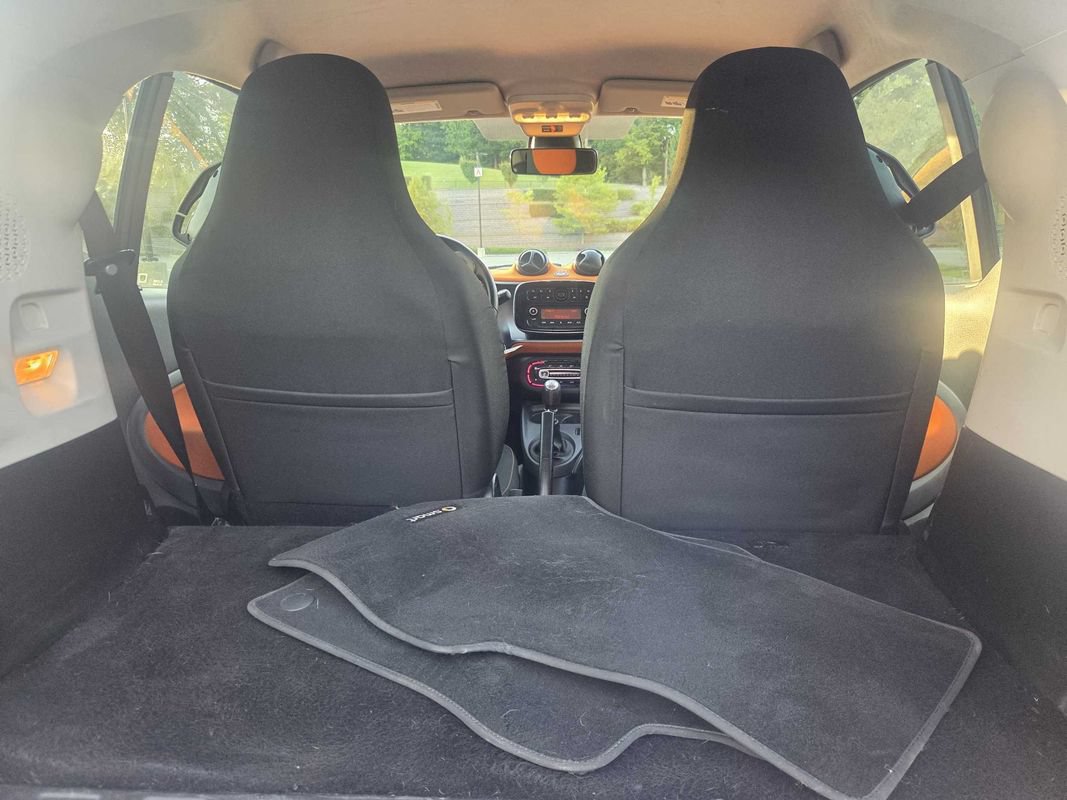 Used 2016 smart fortwo passion RWD image 29