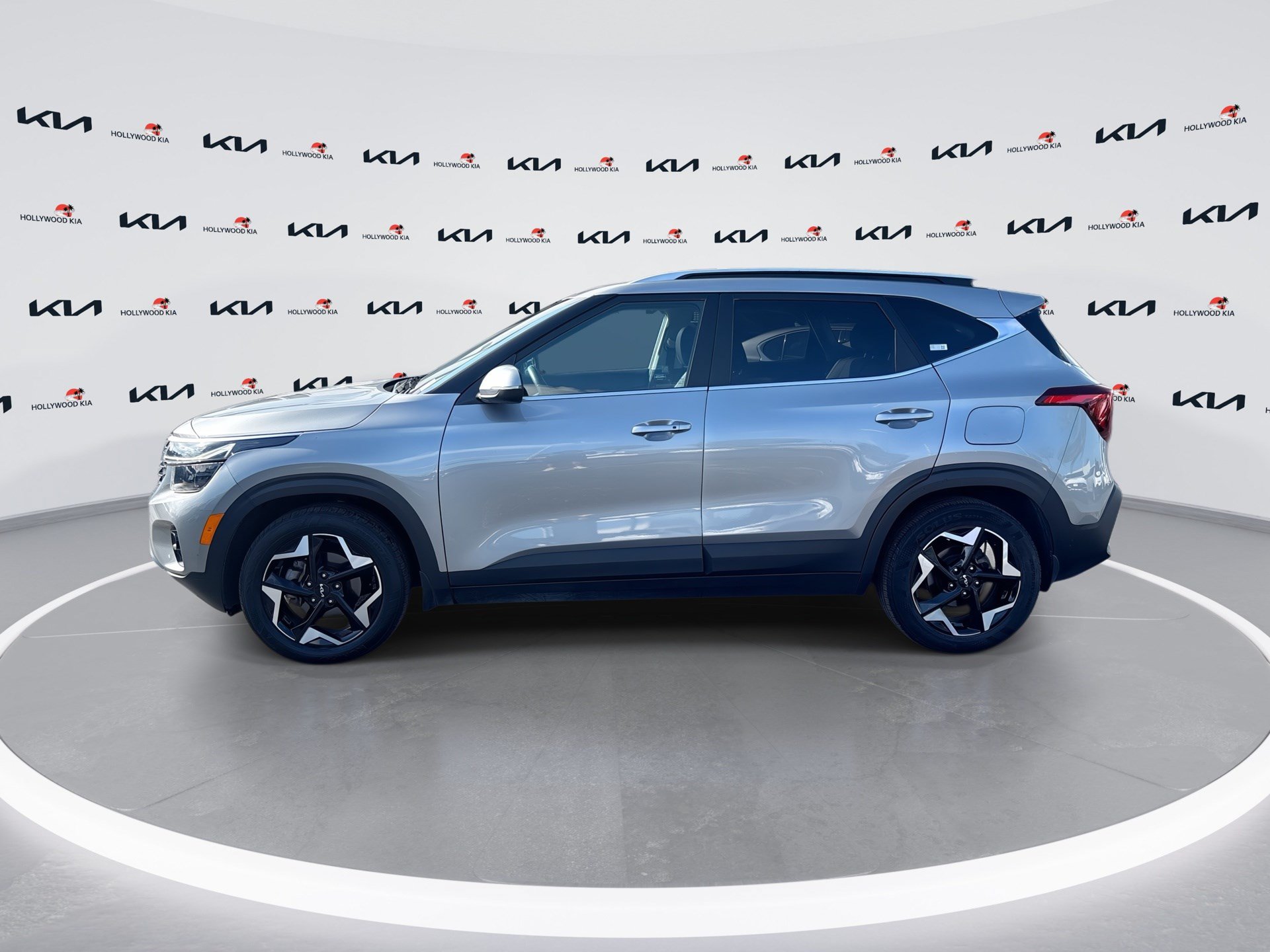 Used 2024 Kia Seltos EX FWD image 5