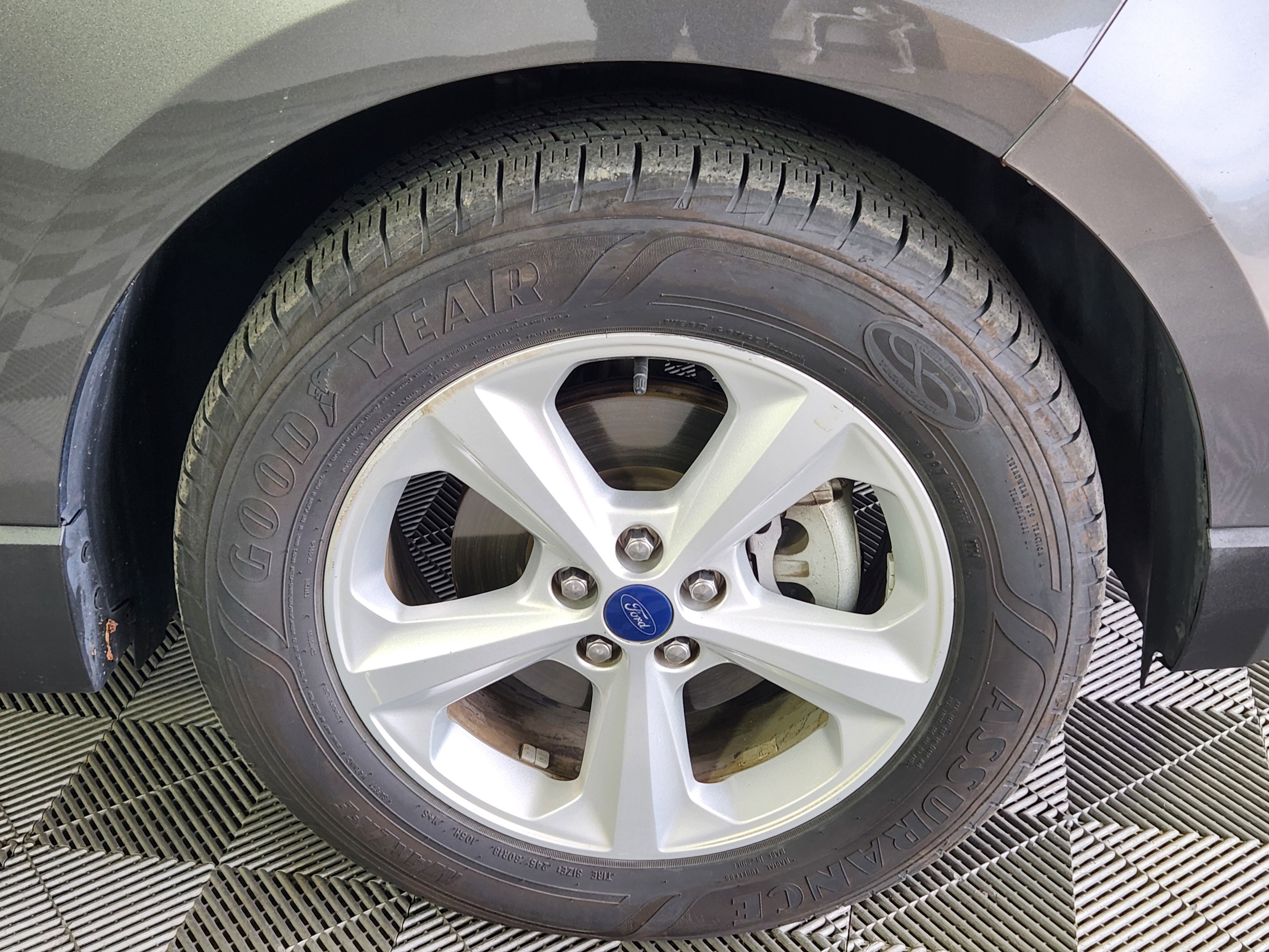 Used 2017 Ford Edge SE FWD image 9