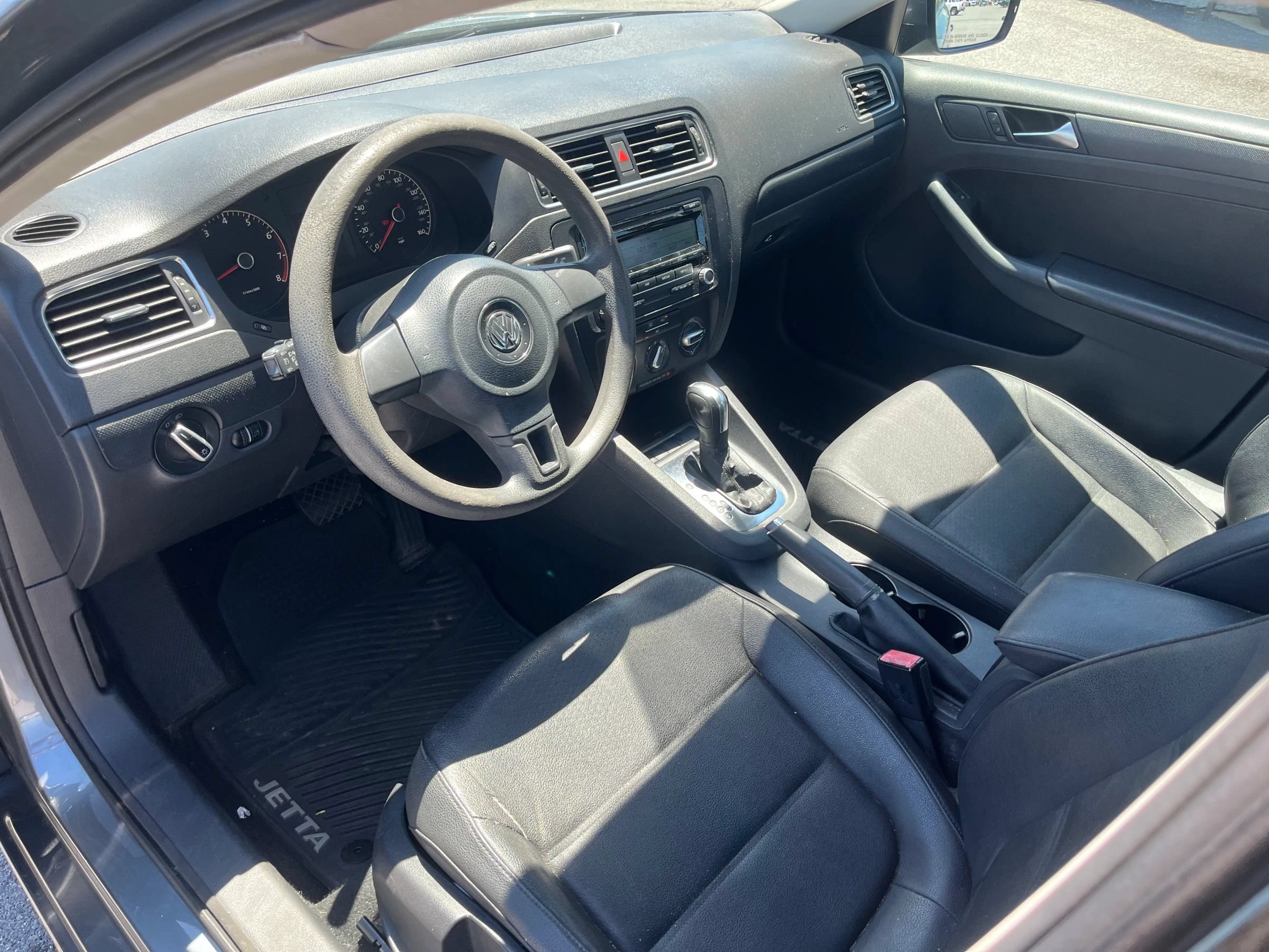 Used 2011 Volkswagen Jetta SE FWD image 8