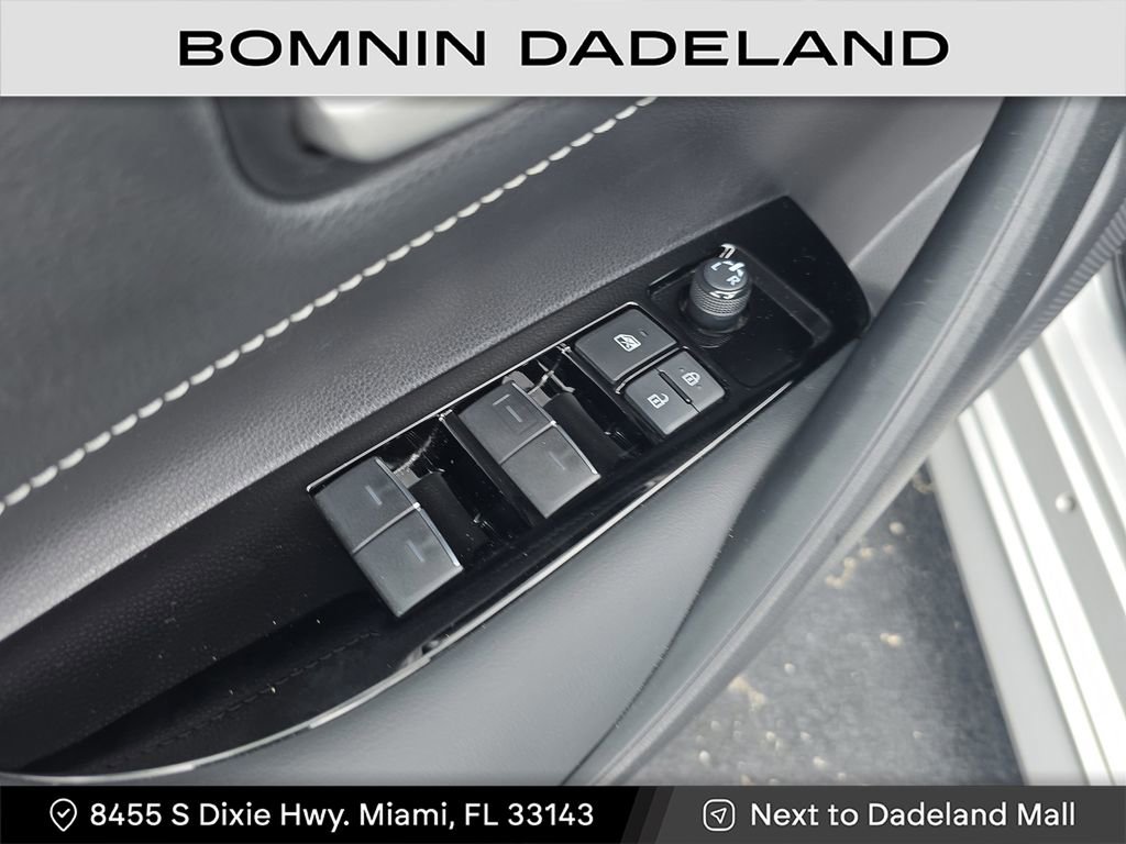 Used 2022 Toyota Corolla SE image 19