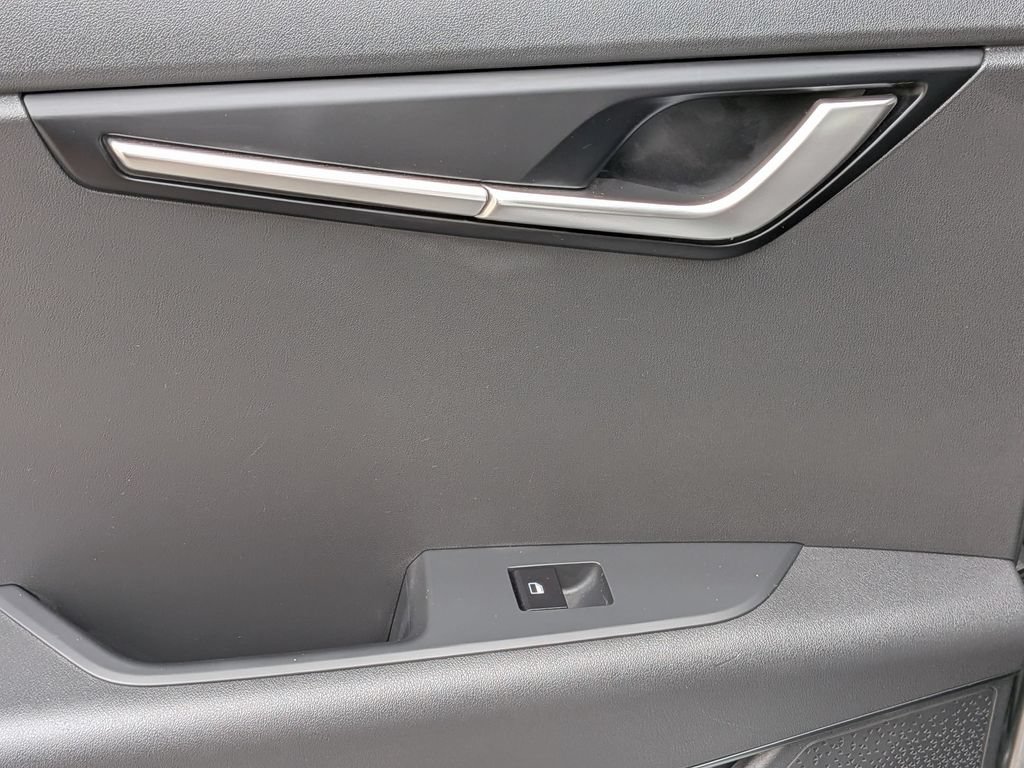 Used 2025 Kia Niro LX FWD image 26