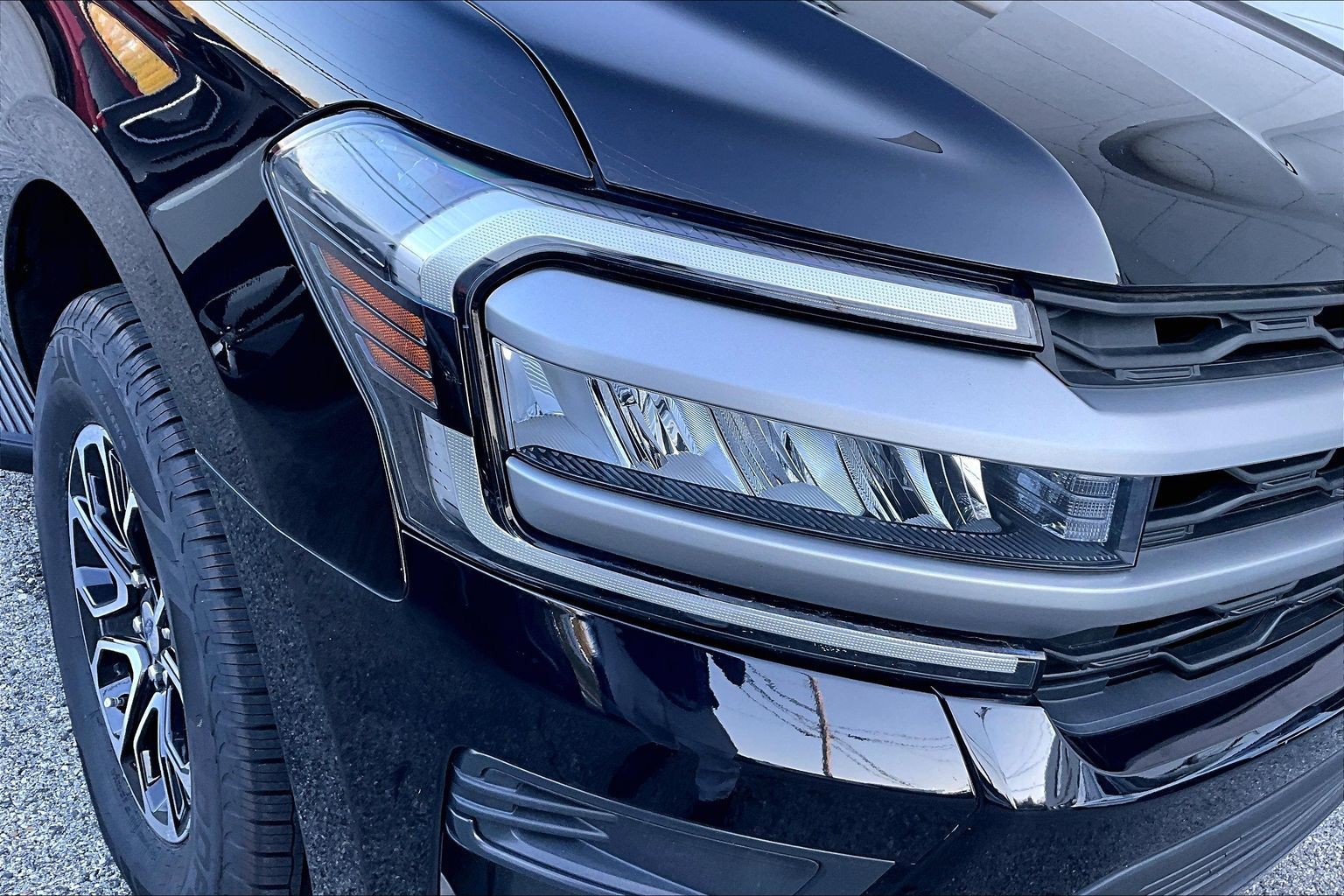 Used 2023 Ford Expedition XLT AWD/4WD image 25
