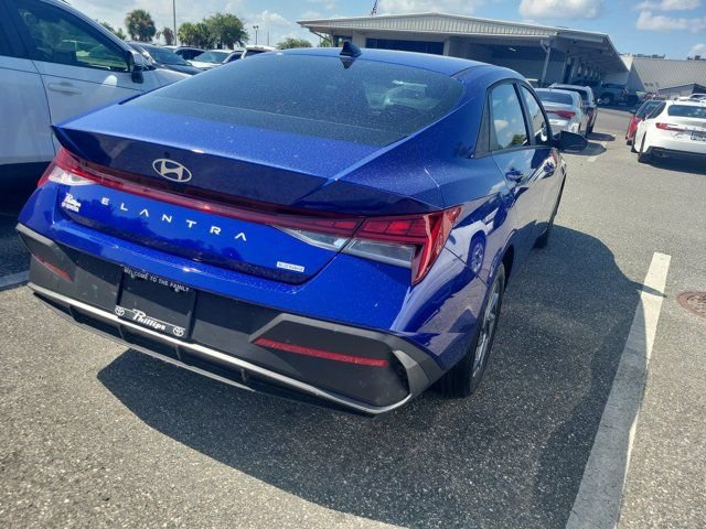 Used 2025 Hyundai Elantra Hybrid FWD image 6