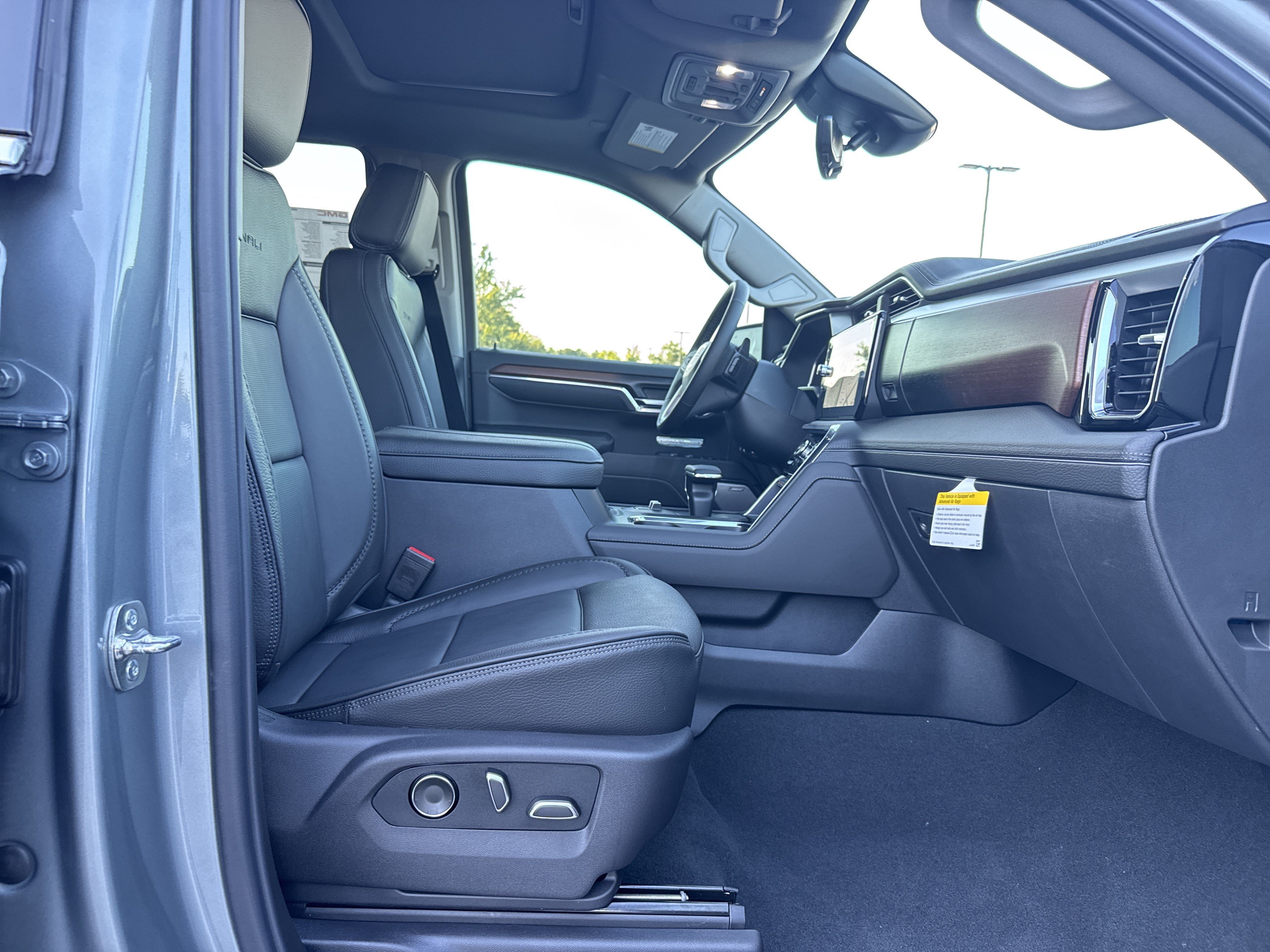 New 2026 GMC Sierra 1500 Denali w/ Denali Reserve Package AWD/4WD image 32