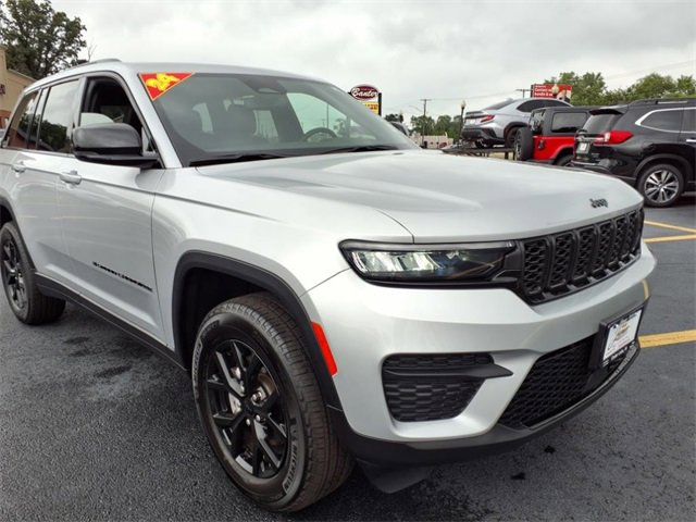 Used 2024 Jeep Grand Cherokee Altitude image 8