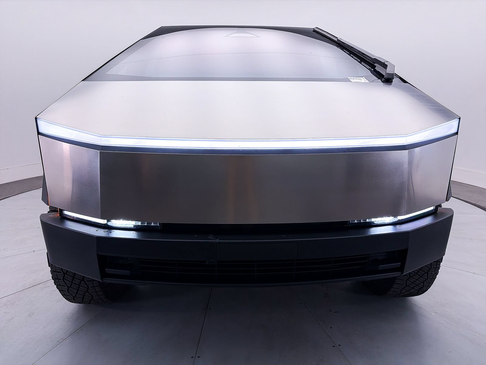 Used 2025 Tesla Cybertruck Cyberbeast AWD/4WD image 11