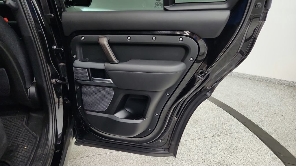 Used 2020 Land Rover Defender 110 X AWD/4WD image 37