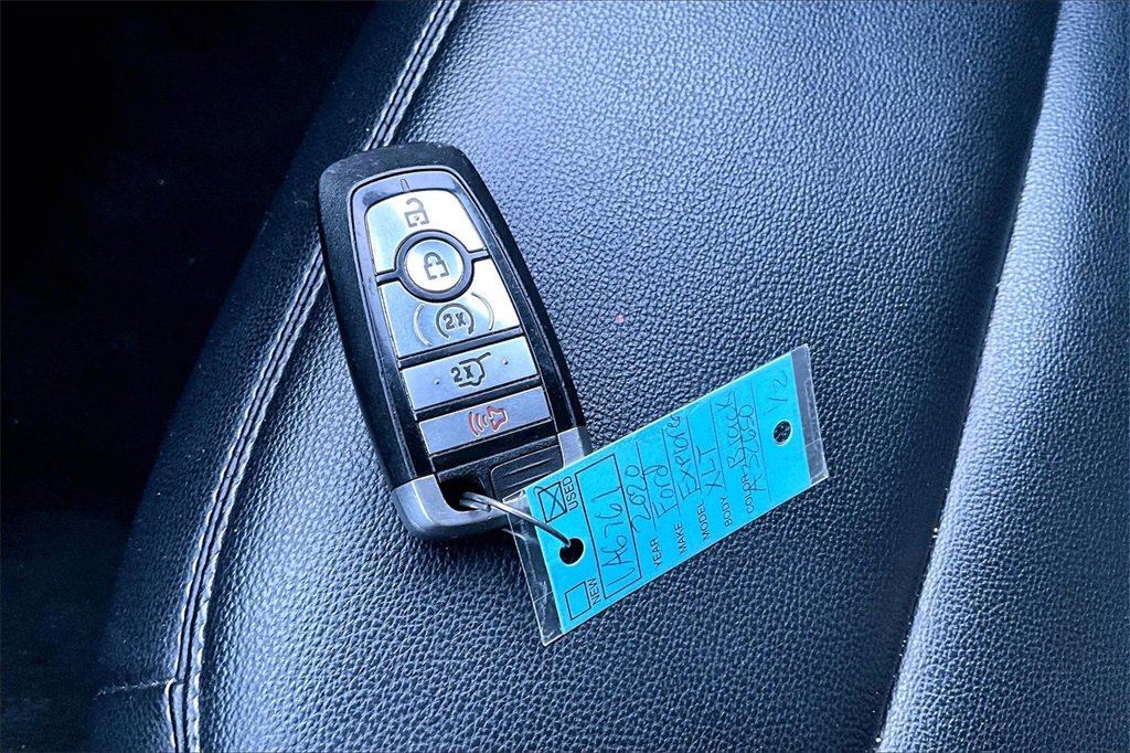 Used 2020 Ford Explorer XLT w/ Equipment Group 202A image 12