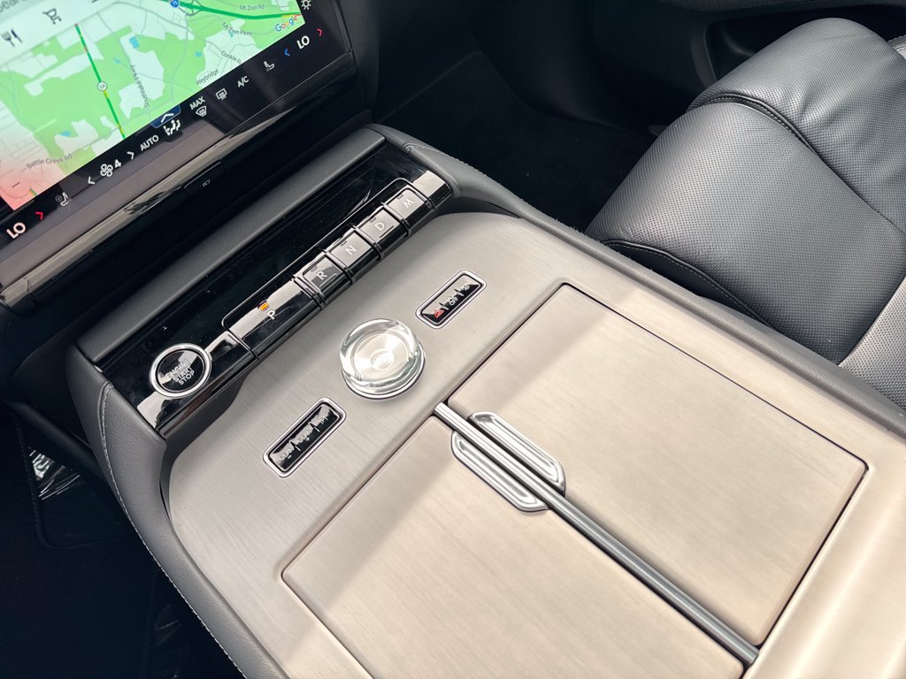 New 2025 Lincoln Navigator L Reserve AWD/4WD image 13