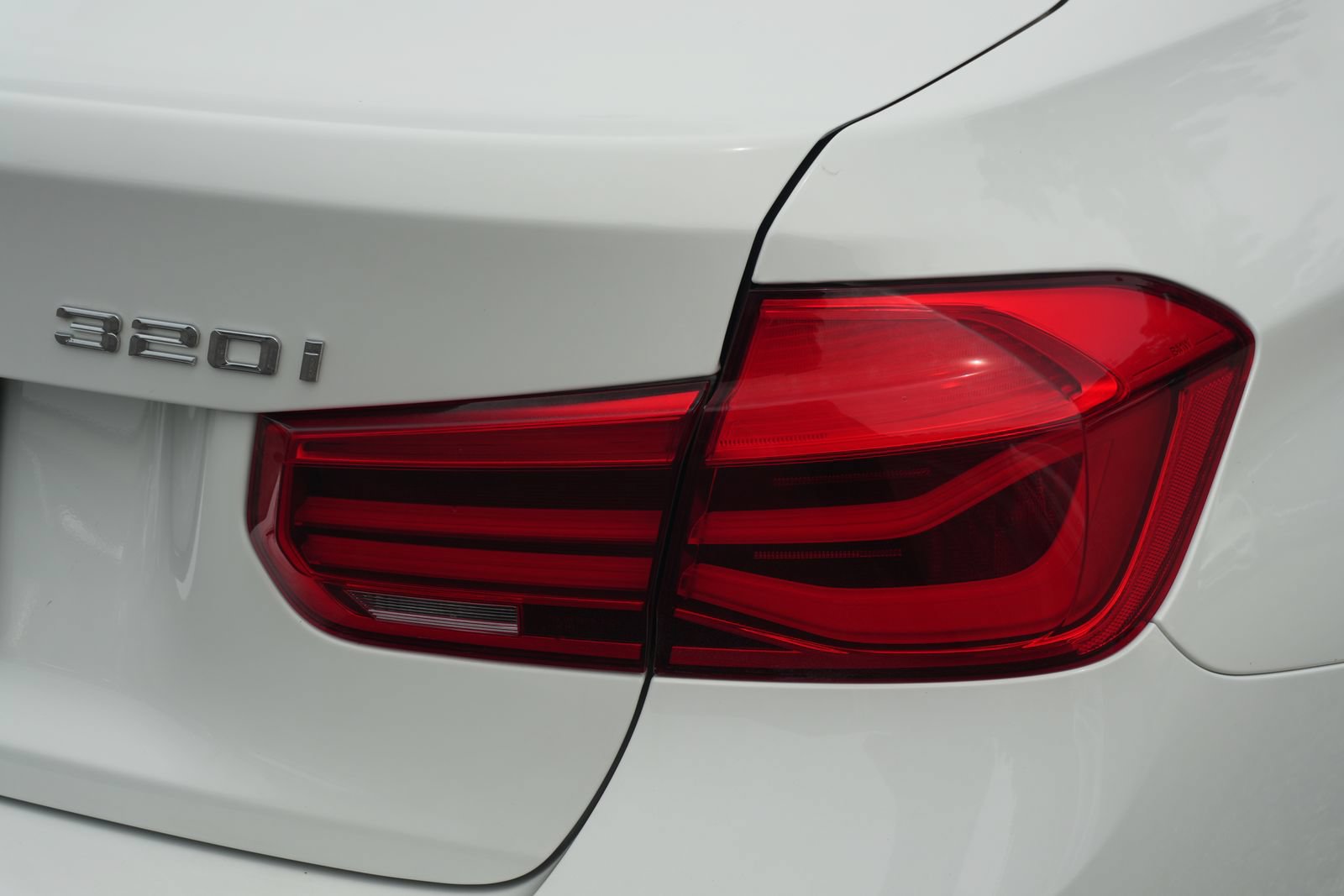 Used 2018 BMW 320i xDrive Sedan w/ Convenience Package AWD/4WD image 10