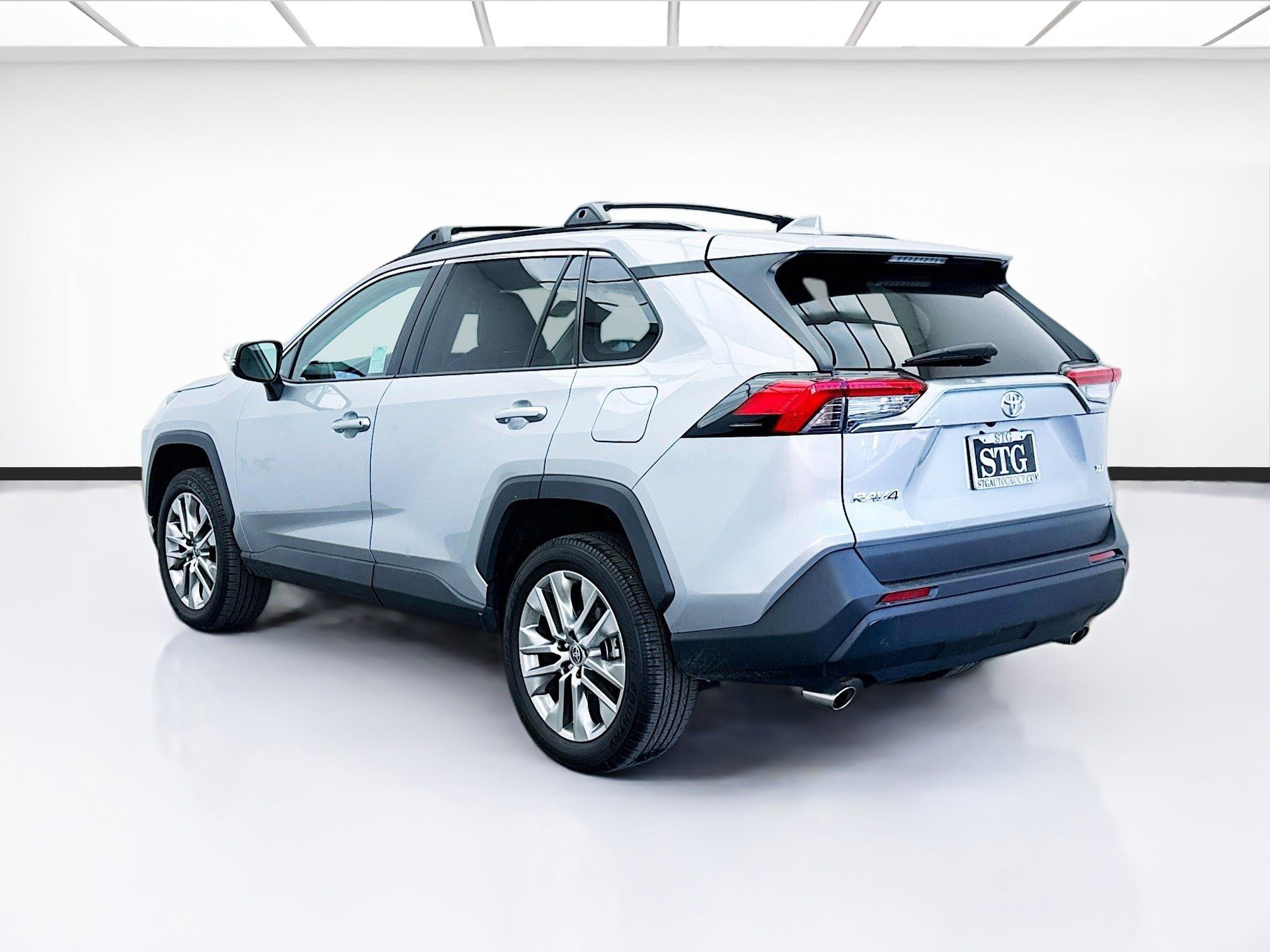 Used 2024 Toyota RAV4 XLE Premium image 6