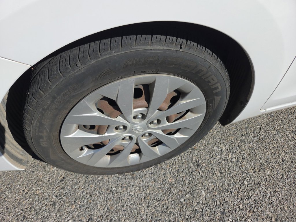 Used 2016 Hyundai Elantra GT FWD image 9