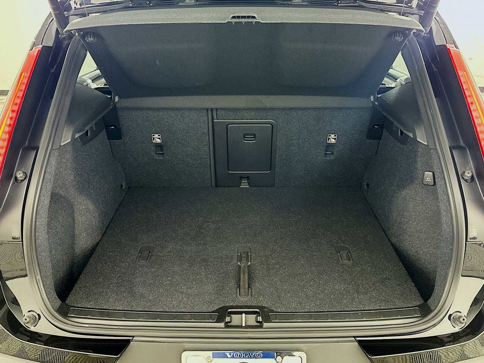 Certified 2023 Volvo XC40 B5 Plus w/ Climate Package image 25