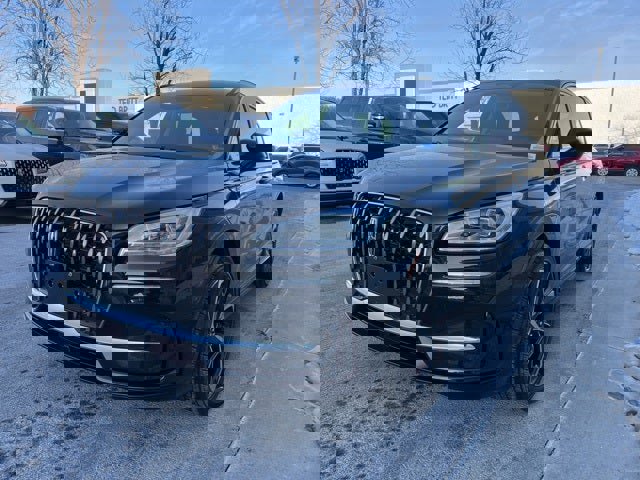 Used 2025 Lincoln Corsair Grand Touring image 3