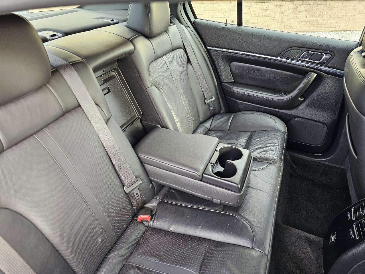 Used 2014 Lincoln MKS image 24