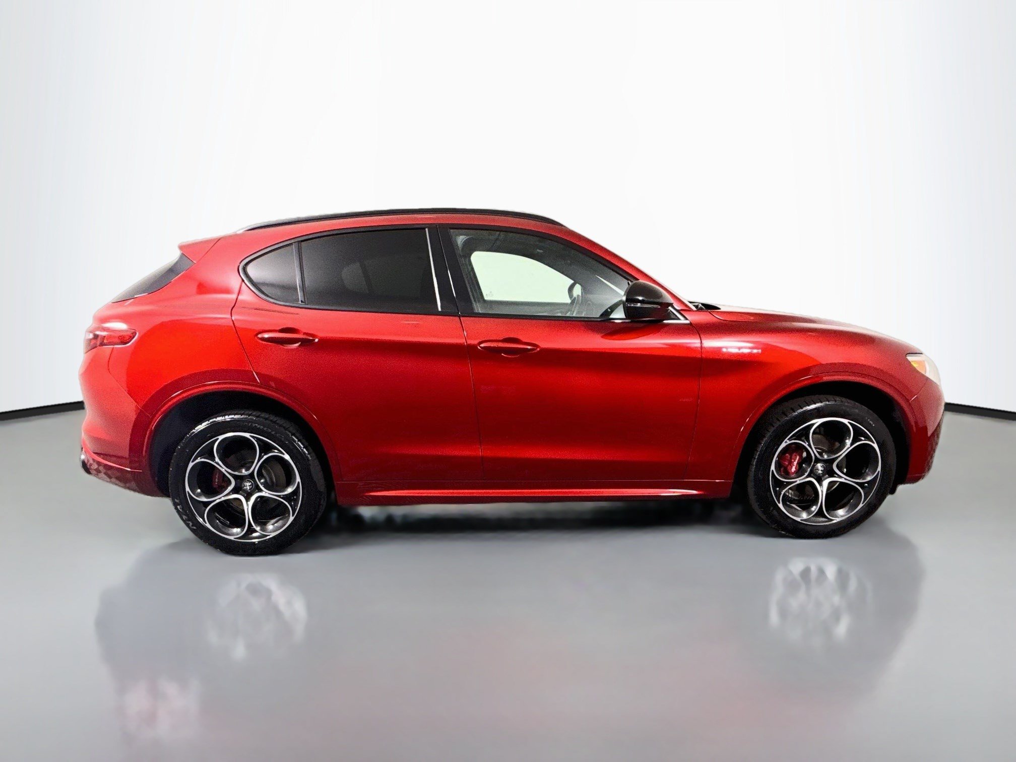 Used 2023 Alfa Romeo Stelvio Veloce AWD/4WD image 11