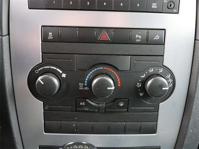 Used 2010 Jeep Commander Sport image 31