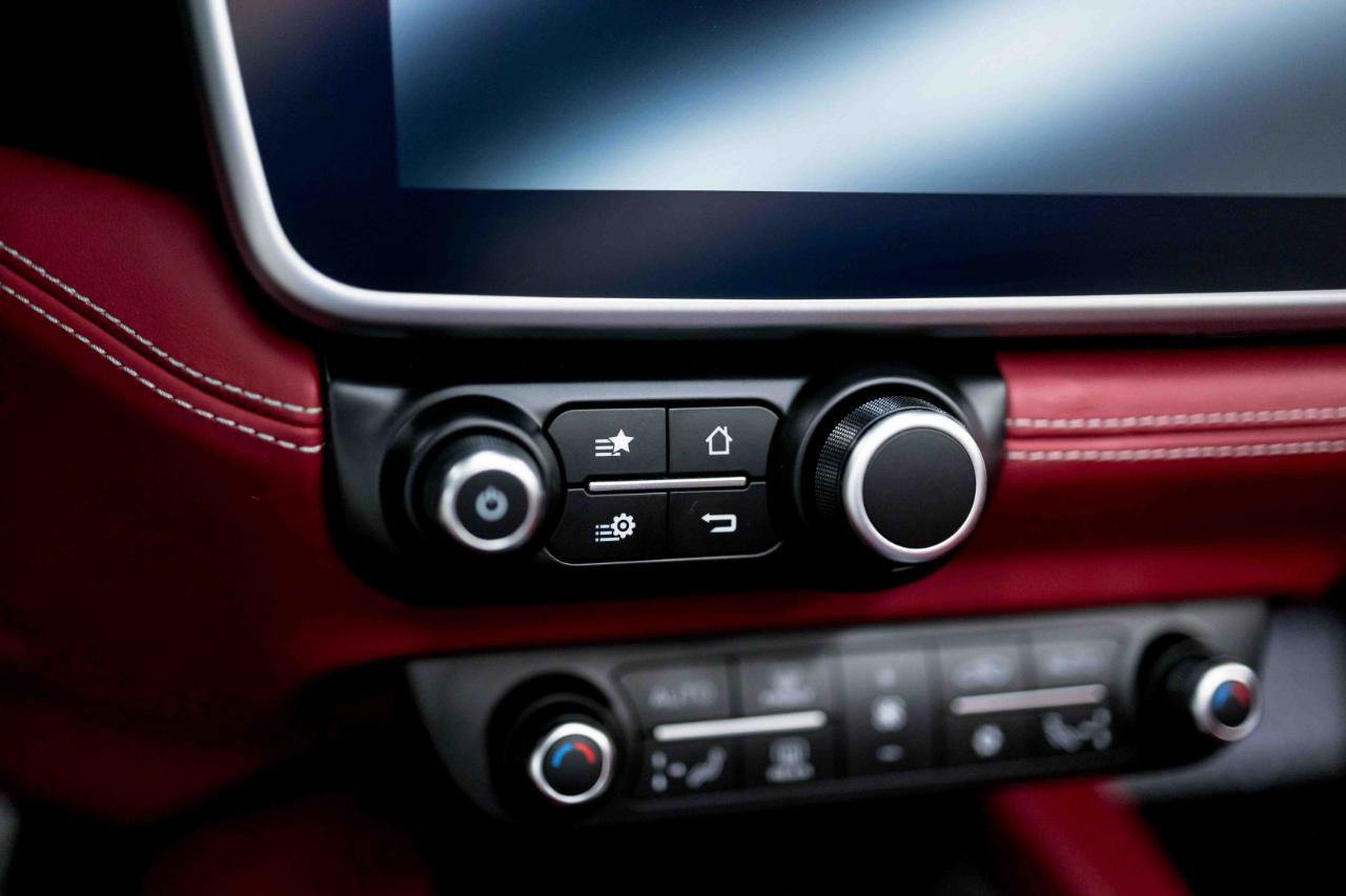 Used 2020 Ferrari Portofino RWD image 68