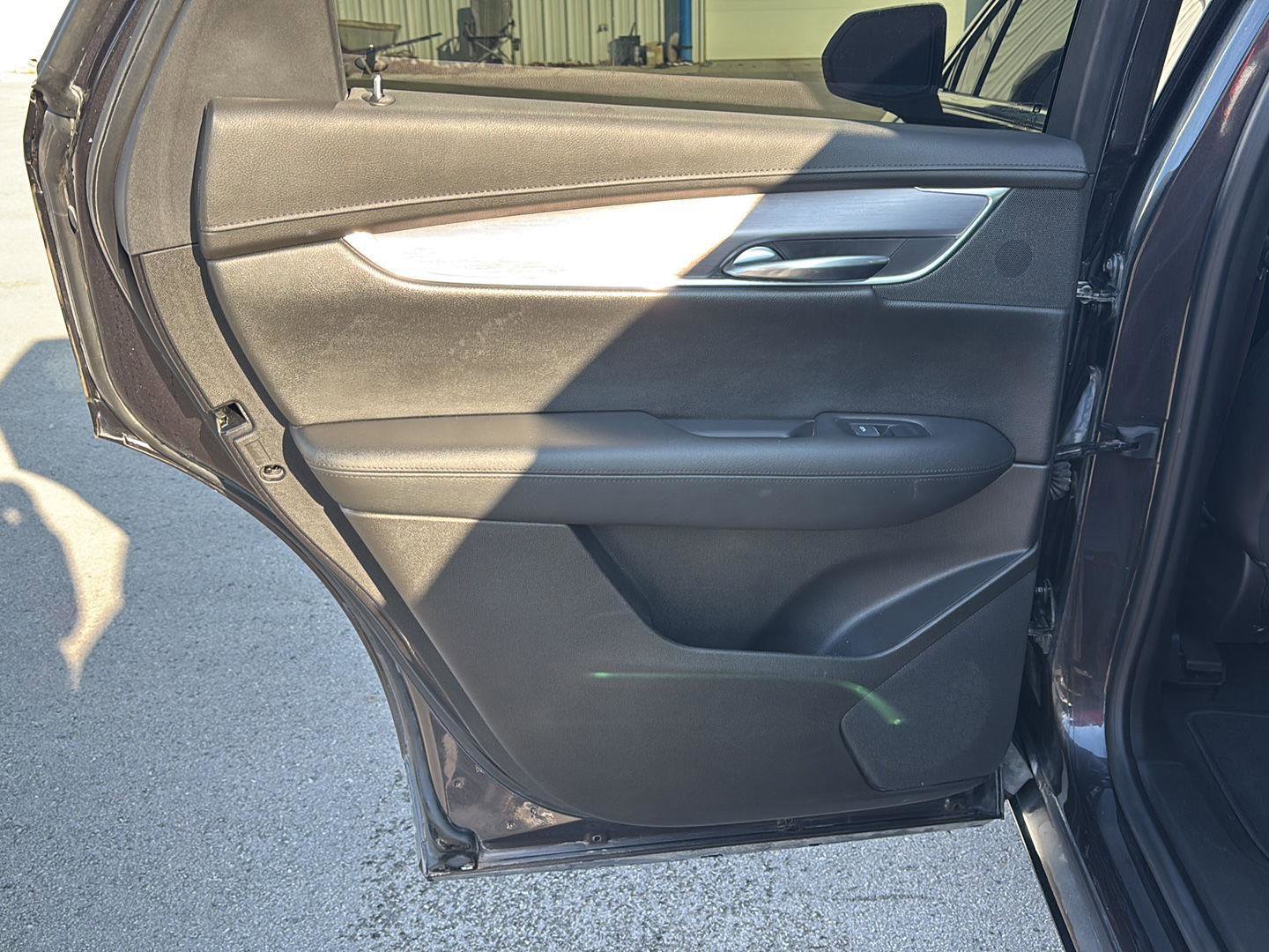 Used 2017 Cadillac XT5 Luxury w/ LPO, Wheel Lock Package image 16