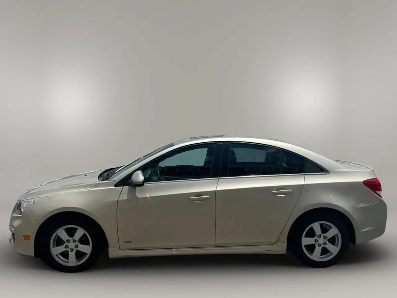 Used 2016 Chevrolet Cruze LT w/ Sun And Sound Package FWD image 2