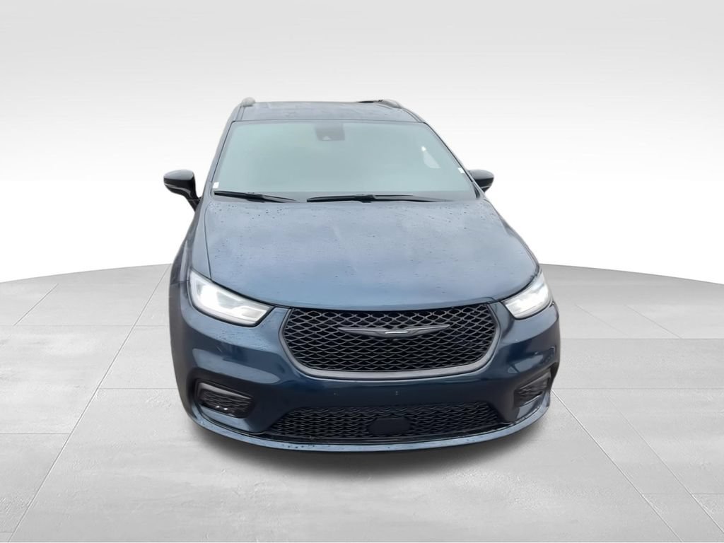 Used 2025 Chrysler Pacifica Limited FWD image 3