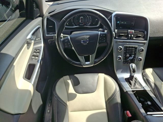 Used 2017 Volvo XC60 T6 Dynamic w/ Climate Package image 11