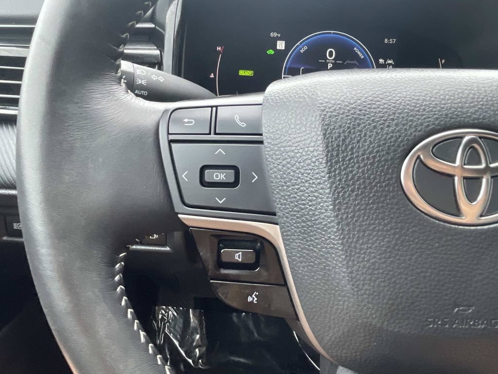 Used 2025 Toyota Camry SE w/ Convenience Package FWD image 29