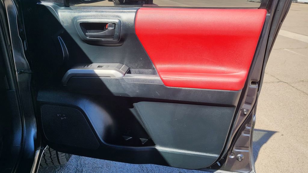 Used 2017 Toyota Tacoma SR5 image 15