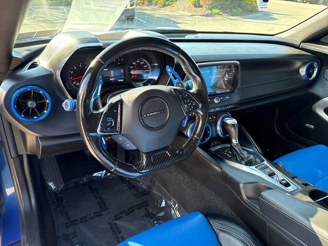 Used 2021 Chevrolet Camaro LT w/ Technology Package image 11