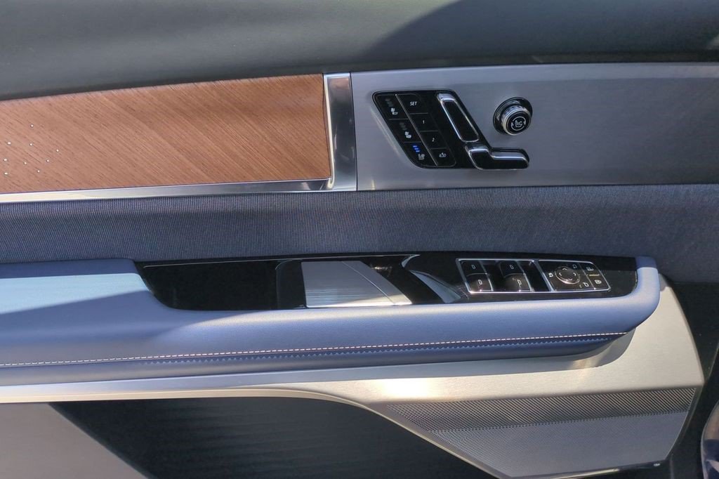 Certified 2026 Cadillac Vistiq Premium Luxury AWD/4WD image 25