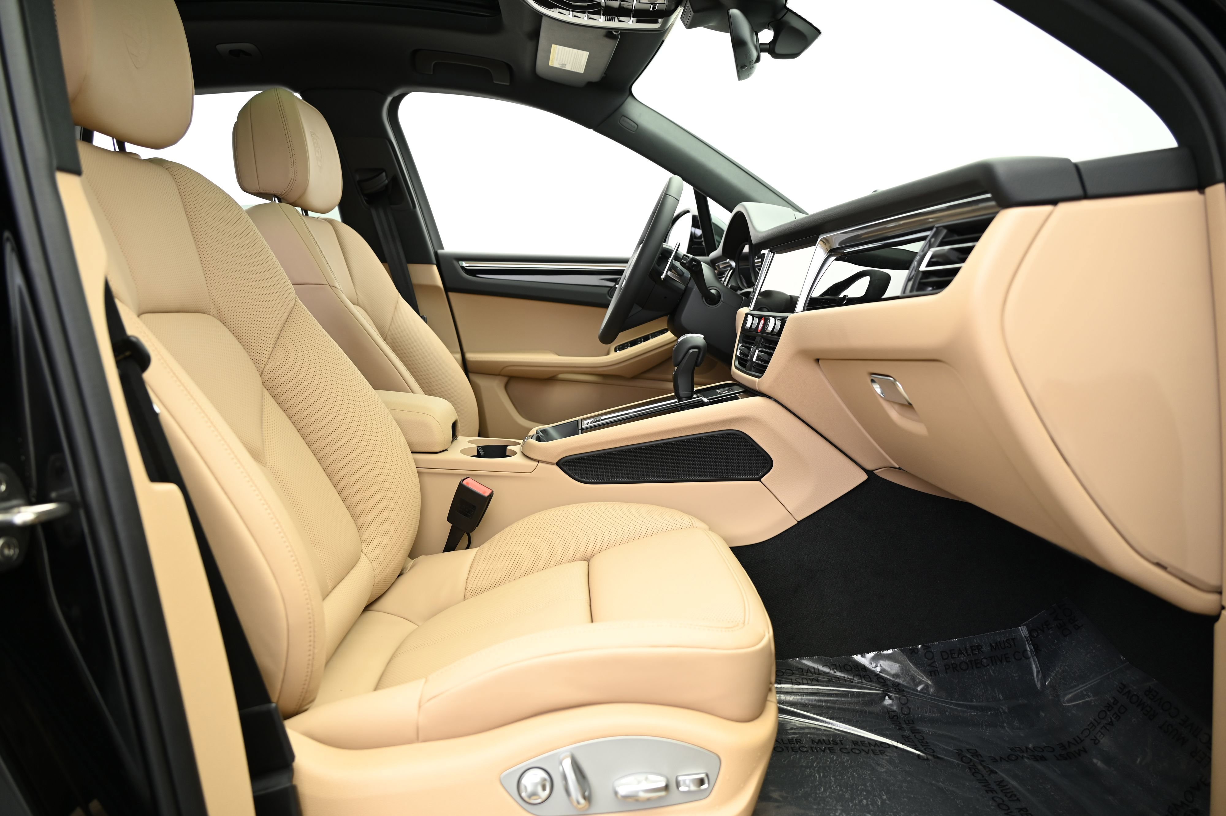 Used 2025 Porsche Macan image 30