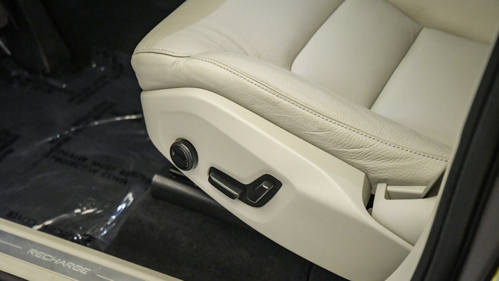 Certified 2024 Volvo XC90 T8 Core AWD/4WD image 25