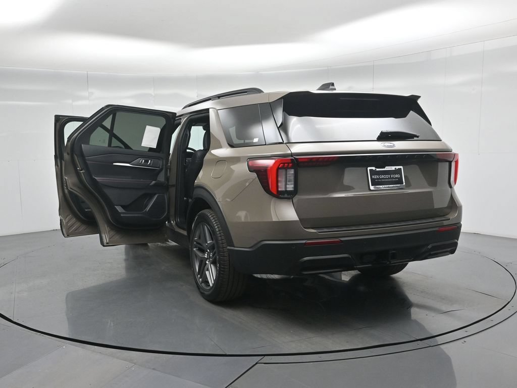 New 2026 Ford Explorer ST-Line w/ ST-Line Street Pack AWD/4WD image 36